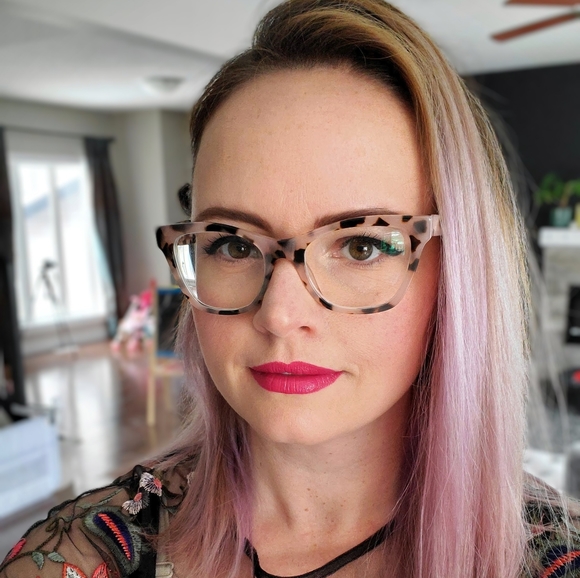 Meet your Posher, Kelly - Picture 1 of 2